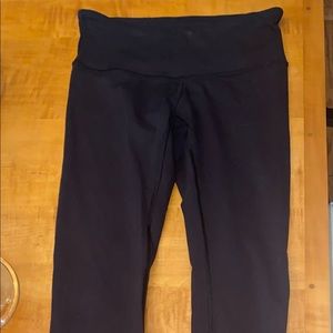 black lulu leggings!